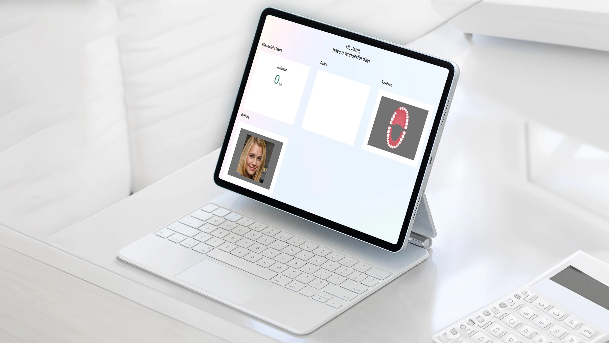 Tableta con la app SmileSIM Pacient, estado financiero, Drive y plan de tratamiento digital para comunicación con el paciente
