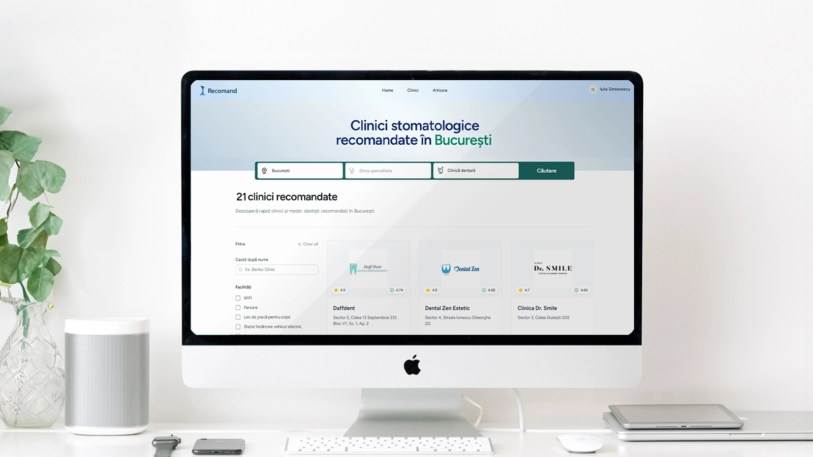 RecomandDentist.ro mostrado en un monitor de escritorio con clínicas dentales recomendadas en Bucarest, para marketing dental y SEO